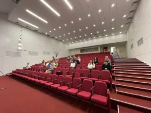 В поселке Красные Баки завершился капитальный ремонт зрительного зала в районном Центре досуга и кино