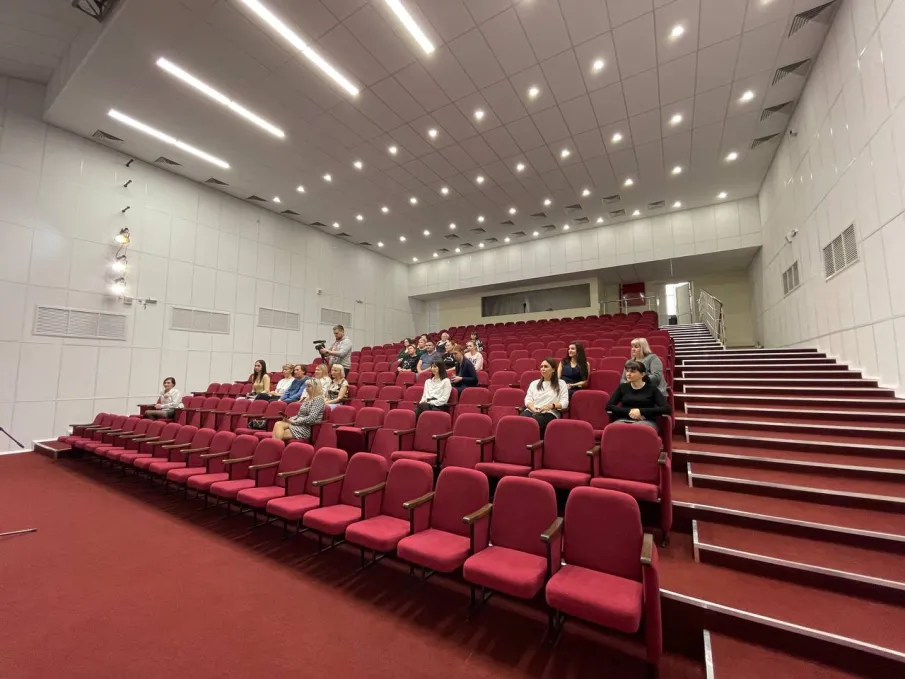 В поселке Красные Баки завершился капитальный ремонт зрительного зала в районном Центре досуга и кино