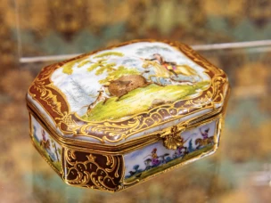 Выставка «Оправа пагубной привычки» открылась в Усадьбе Рукавишниковых