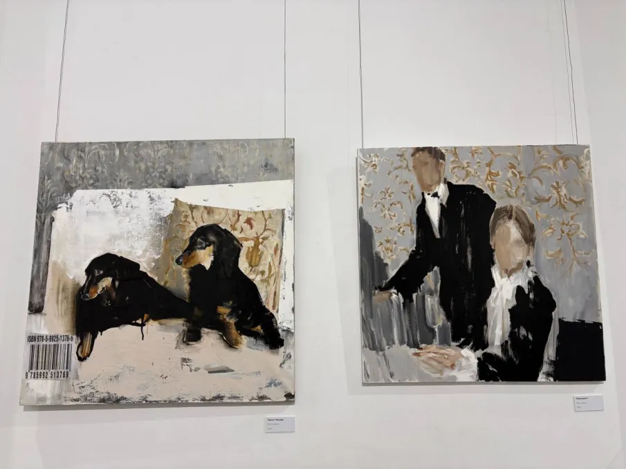 В центре культуры «Рекорд» открылась выставка Анны Рябчевской «Фэмили чат»